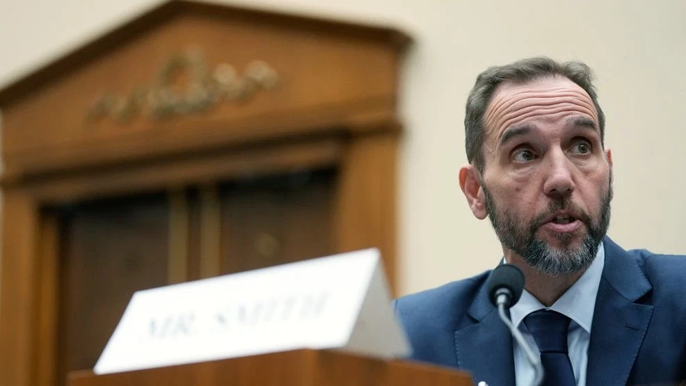 VOTE: Should the DOJ be allowed to read private text messages of Congress members?