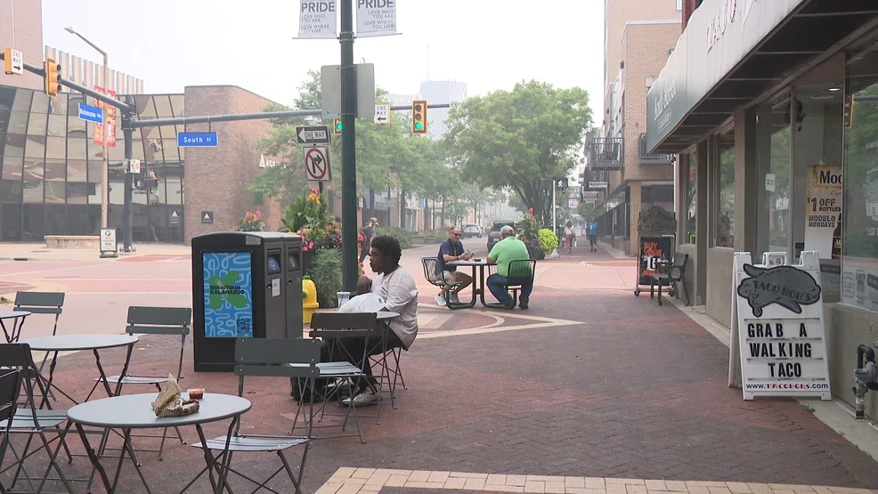 Hazardous wildfire smoke blankets West Michigan, residents deal with poor air quality